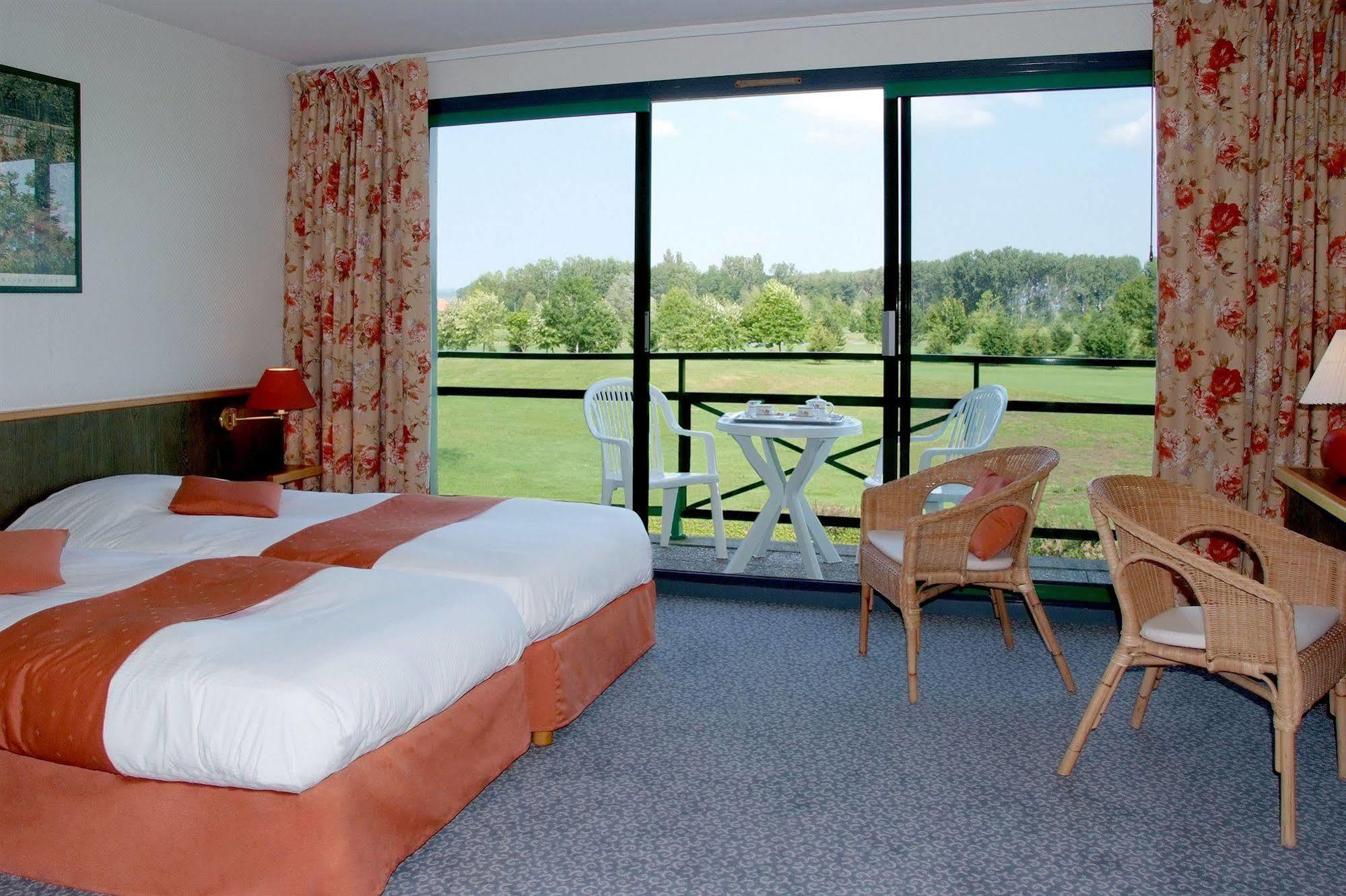 Golf Hotel Colvert - Room Service Disponible Levernois Esterno foto